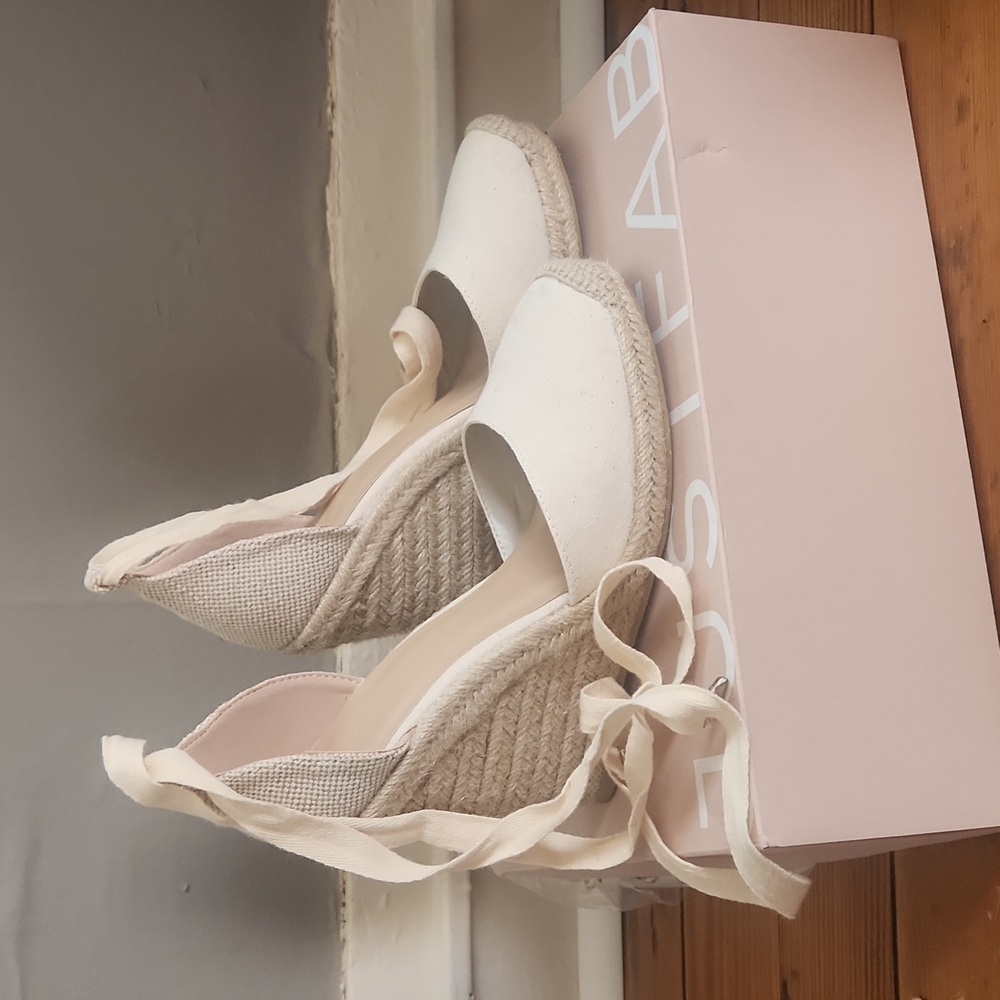 JustFab wedges worn once 7.5 Linen